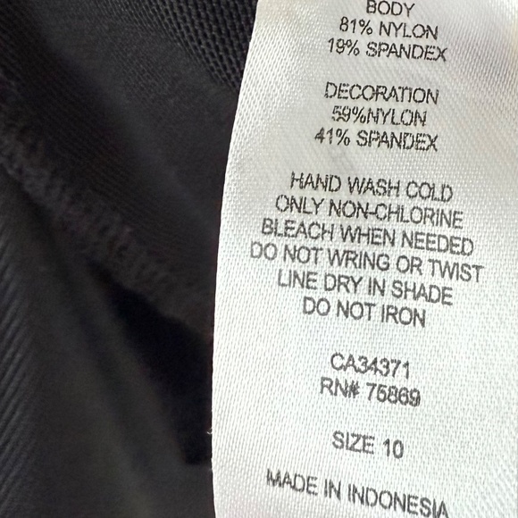 Beach Diva Black/White/Silver Bamboo Leaves Ruffle 1PC Swimsuit Size 10 - Picture 9 of 9